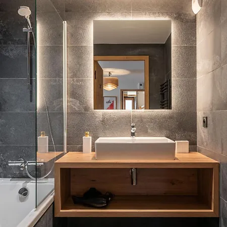 Erin Champagny-en-vanoise - By Emerald La Plagne