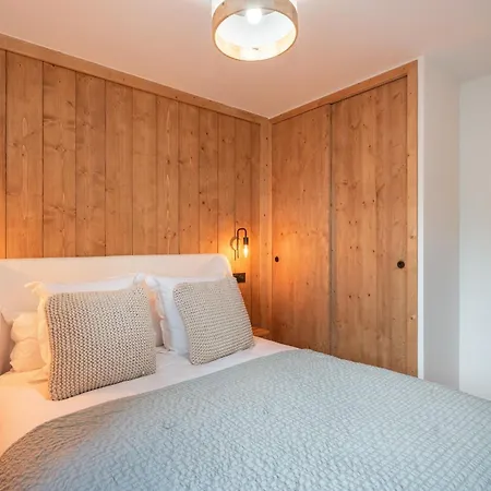 Erin Champagny-en-vanoise - By Emerald