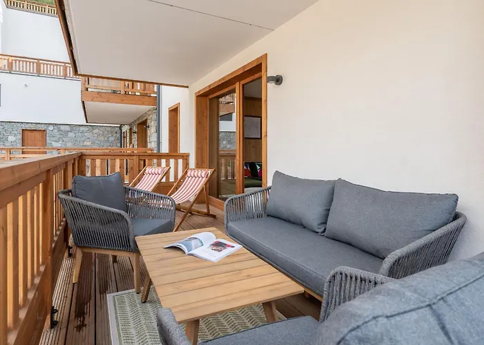 Erin Champagny-en-vanoise - By Emerald La Plagne