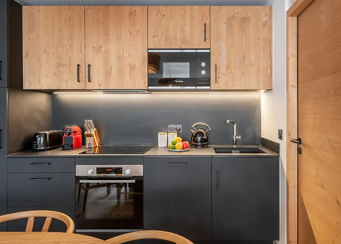 Erin Champagny-en-vanoise - By Emerald * La Plagne