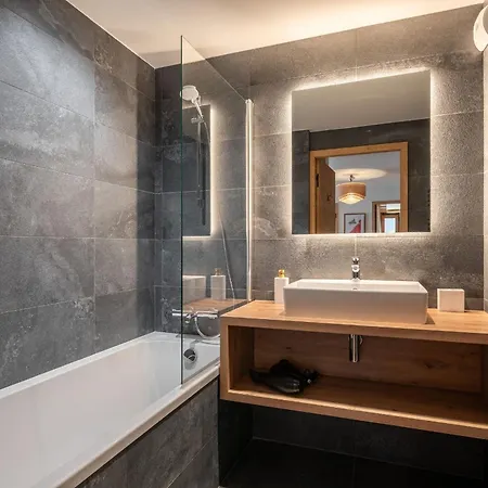 Erin Champagny-en-vanoise - By Emerald