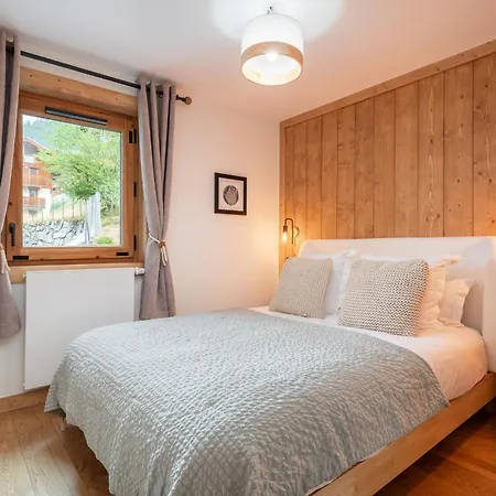 Erin Champagny-en-vanoise - By Emerald La Plagne