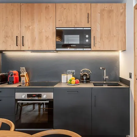 Erin Champagny-en-vanoise - By Emerald * La Plagne