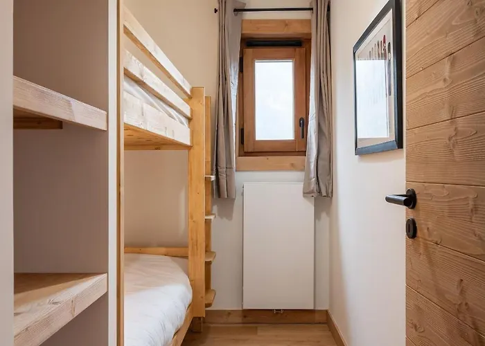 Erin Champagny-en-vanoise - By Emerald La Plagne