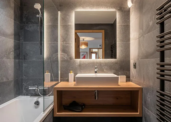 Erin Champagny-en-vanoise - By Emerald La Plagne